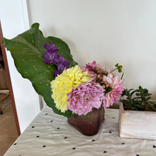 Load image into Gallery viewer, Profile Vase