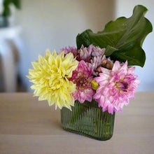 Load image into Gallery viewer, Profile Vase