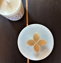 Load image into Gallery viewer, Leaf Handpainted Ceramic Round Box