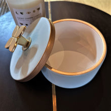 Load image into Gallery viewer, Leaf Handpainted Ceramic Round Box