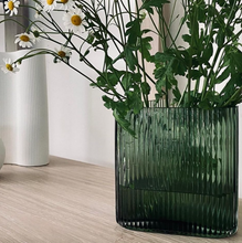 Load image into Gallery viewer, Profile Vase