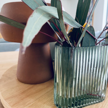 Load image into Gallery viewer, Profile Vase