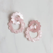 Load image into Gallery viewer, Flower Hoop Earrings