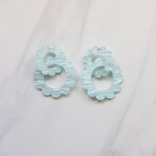 Load image into Gallery viewer, Flower Hoop Earrings