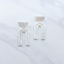 Load image into Gallery viewer, Mia Earrings